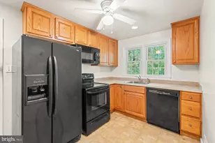 6524 Oakwood Dr, Falls Church, VA 22041 - Photo 14