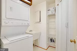5609 Harrington Falls Ln, Alexandria, VA 22312 - Photo 14