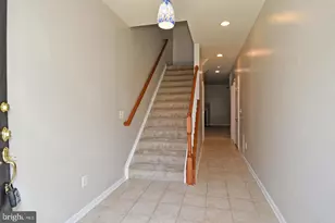 7810 Locust Leaf Ln, Alexandria, VA 22315 - Photo 4