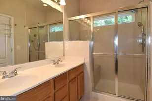 7810 Locust Leaf Ln, Alexandria, VA 22315 - Photo 32