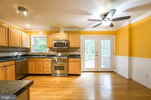 7212 Hadlow Dr, Springfield, VA 22152 - Photo 2