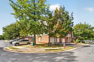 5326 Rosemallow Cir, Centreville, VA 20120 - Photo 2
