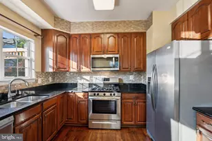 2560 James Maury Dr, Herndon, VA 20171 - Photo 8