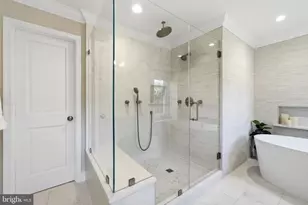 8461 Holly Leaf Dr, McLean, VA 22102 - Photo 36