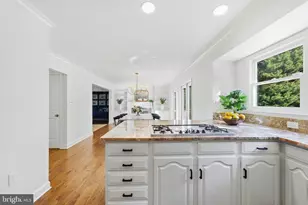 8461 Holly Leaf Dr, McLean, VA 22102 - Photo 16
