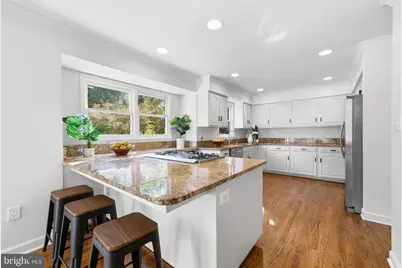 8461 Holly Leaf Drive, McLean, VA 22102 - Photo 12
