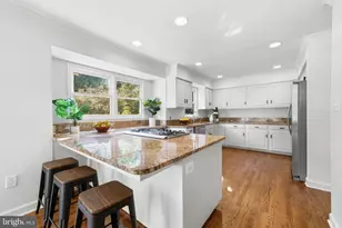 8461 Holly Leaf Dr, McLean, VA 22102 - Photo 12