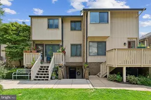 2674 Glengyle Dr, Vienna, VA 22181 - Photo 2