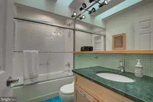 12040 Heather Down Dr, Herndon, VA 20170 - Photo 24