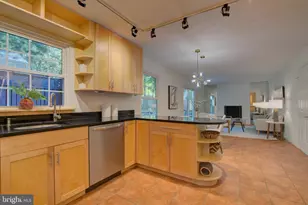 12040 Heather Down Dr, Herndon, VA 20170 - Photo 8