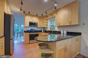 12040 Heather Down Dr, Herndon, VA 20170 - Photo 6