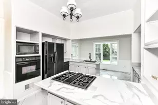 2415 Sandburg St, Dunn Loring, VA 22027 - Photo 12