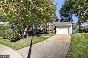 13708 Pitkin Ct, Chantilly, VA 20151 - Photo 2