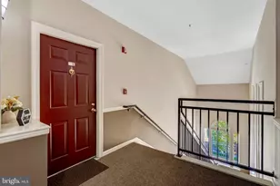 4127 Fountainside Ln, Fairfax, VA 22030 - Photo 4
