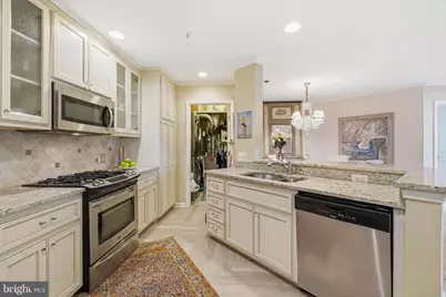 12461 Hayes Court #203, Fairfax, VA 22033 - Photo 6