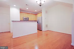 4479 Beacon Grove Cir, Fairfax, VA 22033 - Photo 4