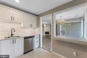 8244 Catbird Cir, Lorton, VA 22079 - Photo 6