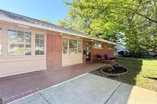 4905 Apple Tree Dr, Alexandria, VA 22310 - Photo 2