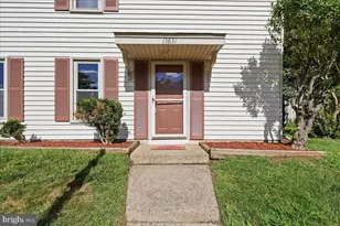 13831 Claret Ct, Chantilly, VA 20151 - Photo 6