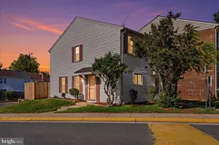 13831 Claret Ct, Chantilly, VA 20151 - Photo 1