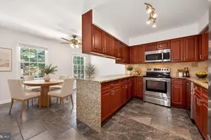 4867 Carriagepark Rd, Fairfax, VA 22032 - Photo 4