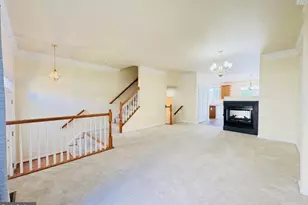 4665 Carisbrooke Ln, Fairfax, VA 22030 - Photo 4