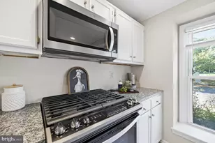 5905 Grisby House Ct, Centreville, VA 20120 - Photo 10