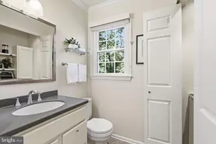 11800 Briar Mill Ln, Reston, VA 20194 - Photo 22
