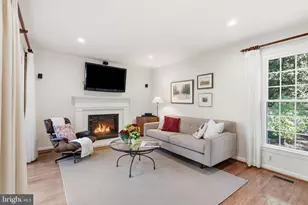 11800 Briar Mill Ln, Reston, VA 20194 - Photo 16
