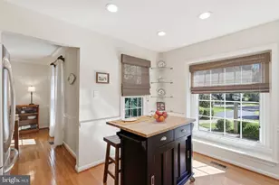 11800 Briar Mill Ln, Reston, VA 20194 - Photo 12
