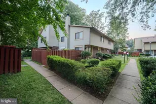 10699 Spring Oak Ct, Burke, VA 22015 - Photo 2