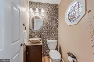 3198 Kinross Cir, Herndon, VA 20171 - Photo 16