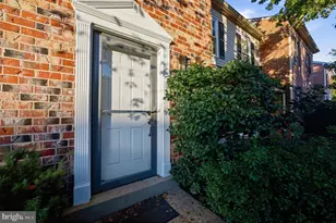 10342 Granite Creek Ln, Oakton, VA 22124 - Photo 4