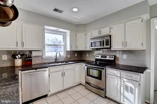 894 Broad Oaks Dr, Herndon, VA 20170 - Photo 4