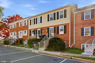 14467 Rustling Leaves Ln, Centreville, VA 20121 - Photo 4