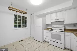5806 High Bluff Ct, Burke, VA 22015 - Photo 12