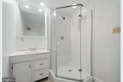 5806 High Bluff Court, Burke, VA 22015 - Photo 32