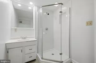 5806 High Bluff Ct, Burke, VA 22015 - Photo 32