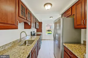 3209 Silverstone Ct, Oakton, VA 22124 - Photo 6