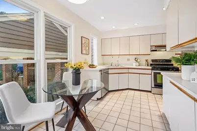 11410 Orchard Green Court, Reston, VA 20190 - Photo 8