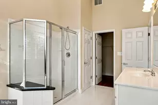 10013 Blake Ln, Oakton, VA 22124 - Photo 26