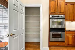 10013 Blake Ln, Oakton, VA 22124 - Photo 18