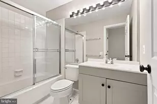 8210 Crossbrook Ct, Lorton, VA 22079 - Photo 20