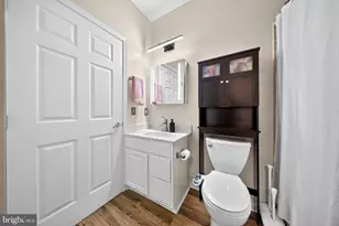 11565 Cavalier Landing Ct, Fairfax, VA 22030 - Photo 10
