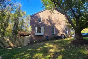 9679 Mason Bluff Ct, Burke, VA 22015 - Photo 2