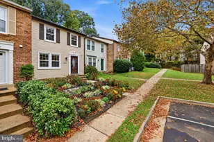 5852 Rock Forest Ct, Centreville, VA 20121 - Photo 2