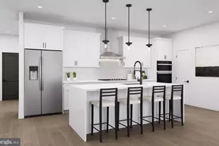 8131 Shining Star Ln, Vienna, VA 22182 - Photo 2