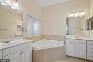 2469 Cypress Green Ln, Herndon, VA 20171 - Photo 28