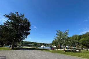 1346 N Lakeshore Dr, Louisa, VA 23093 - Photo 4