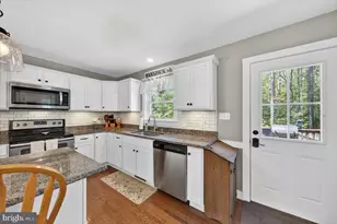 844 Manchester Rd, Bumpass, VA 23024 - Photo 12